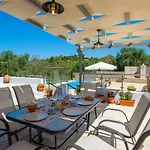 Constadina Large Private Pool Ac Wifi Mastoratika