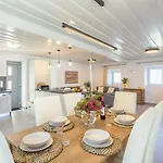 Constadina Large Private Pool Ac Wifi *
