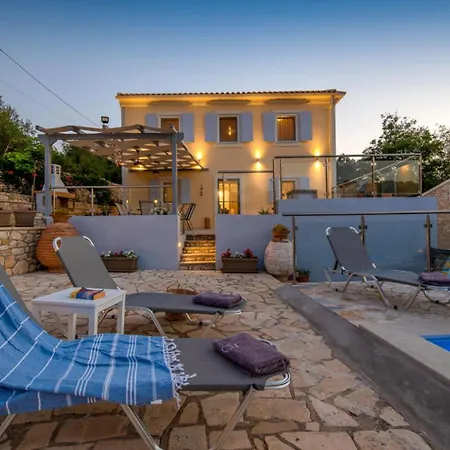 Constadina Large Private Pool Ac Wifi Mastoratika