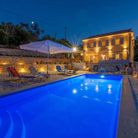 Constadina Large Private Pool Ac Wifi