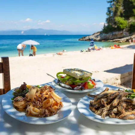 Constadina Large Private Pool Ac Wifi