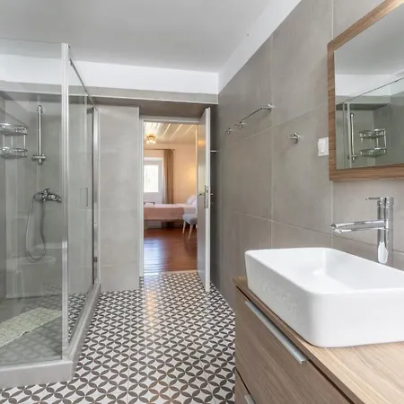 Constadina Large Private Pool Ac Wifi فيلة
