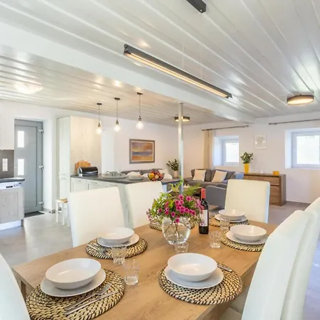 Constadina Large Private Pool Ac Wifi *