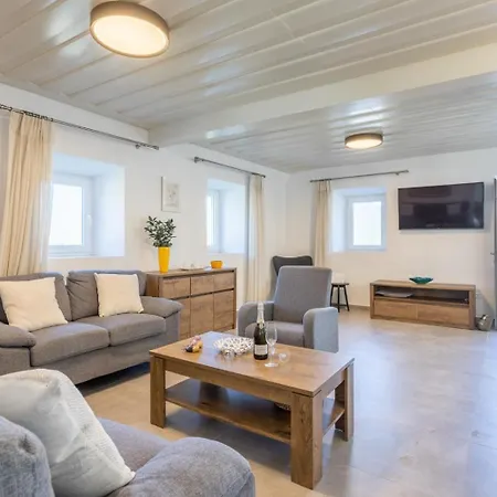 Constadina Large Private Pool Ac Wifi * Mastoratika