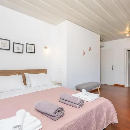 Constadina Large Private Pool Ac Wifi