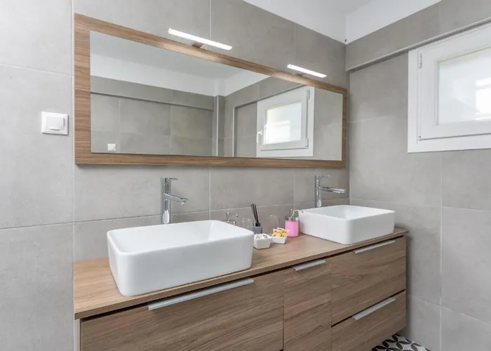 Constadina Large Private Pool Ac Wifi Mastoratika