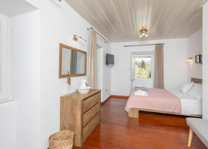 Constadina Large Private Pool Ac Wifi *