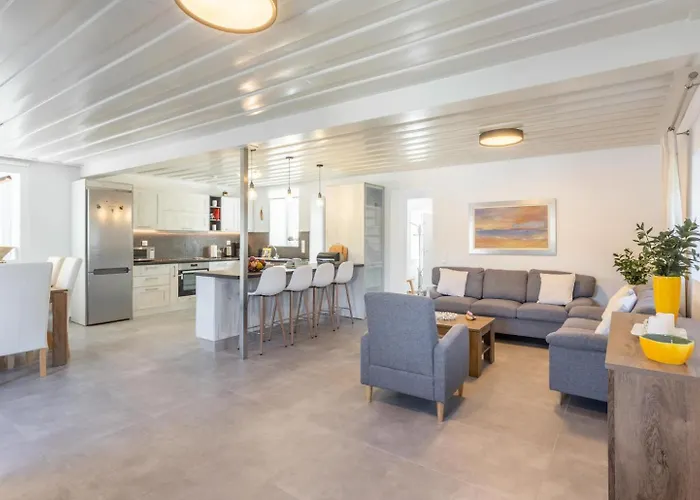 Constadina Large Private Pool Ac Wifi *